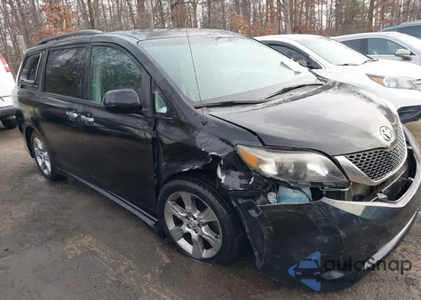 2013 Toyota Sienna Se 8 Passenger z USA, uszkodzony, nr VIN 5TDXK3DC1DS313138